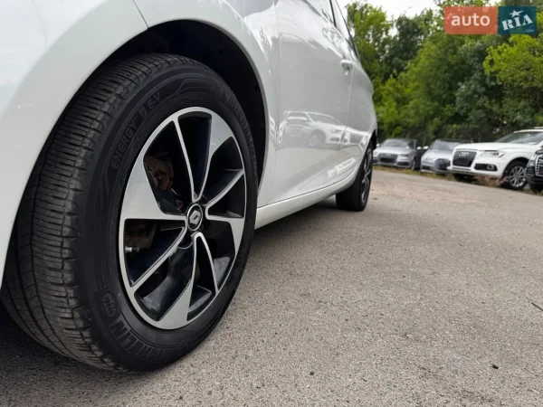 renault_zoe__649312154hd