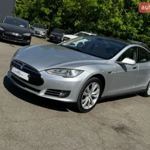 Tesla Model S 2013