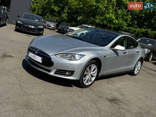 tesla_model-s__647544856hd