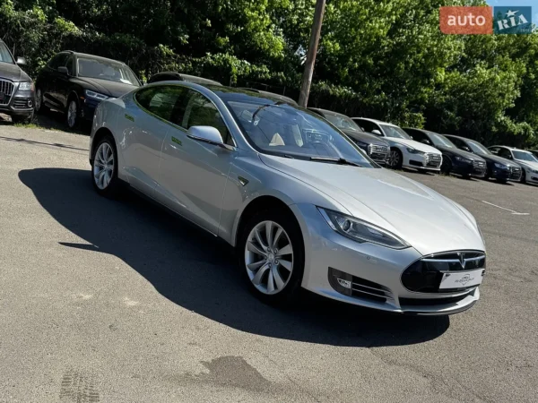 tesla_model-s__647544857hd