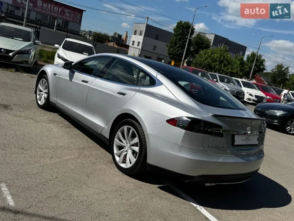 tesla_model-s__647544893hd