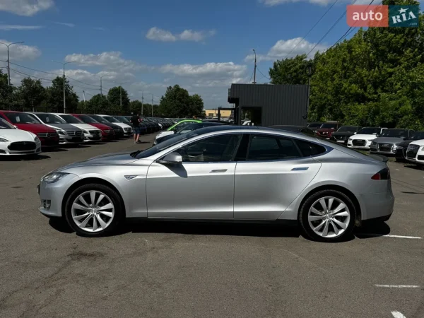 tesla_model-s__647544936hd