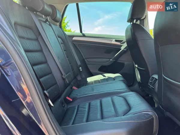 volkswagen_e-golf__649321214hd