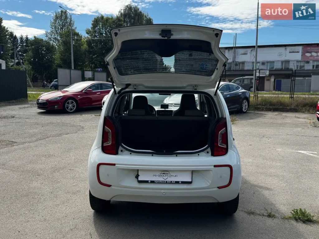 Volkswagen e-Up 2015 — фото 9