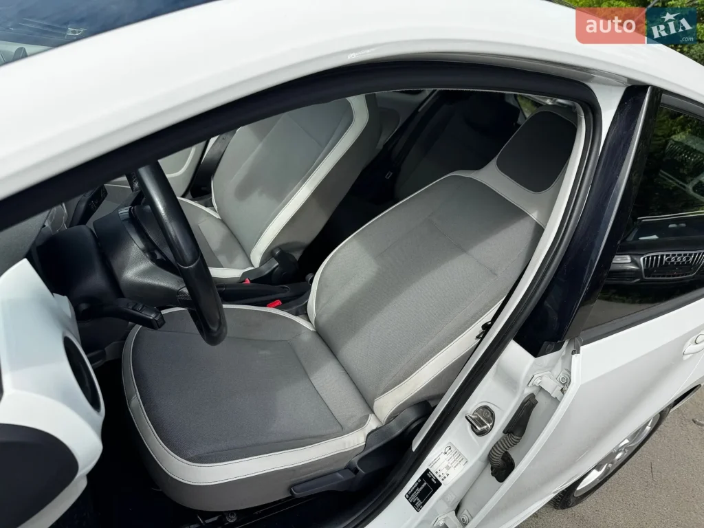 Volkswagen e-Up 2015 — фото 14