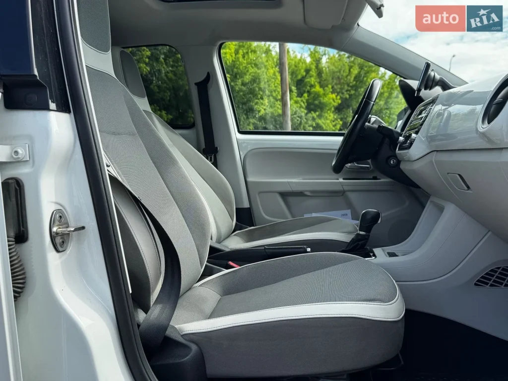 Volkswagen e-Up 2015 — фото 17