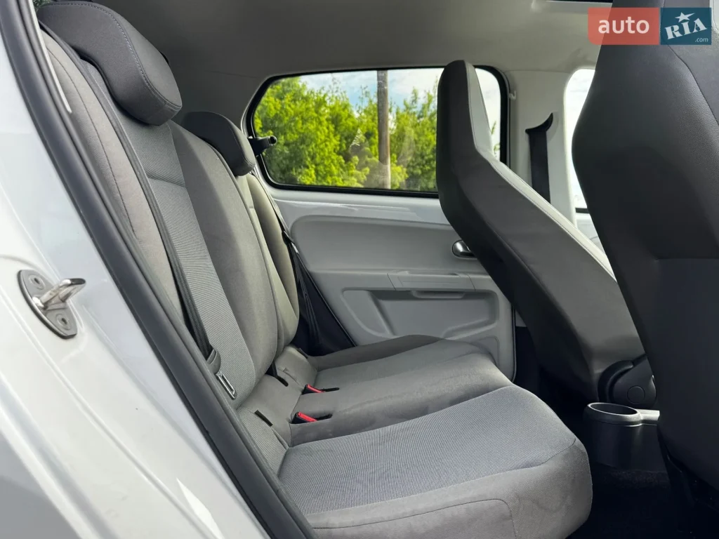 Volkswagen e-Up 2015 — фото 18