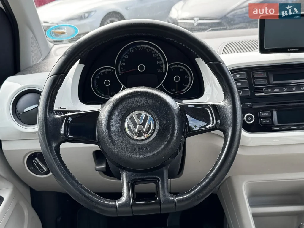 Volkswagen e-Up 2015 — фото 21
