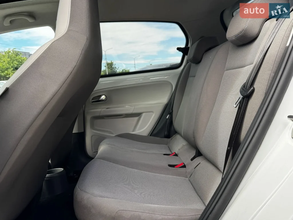 Volkswagen e-Up 2015 — фото 19