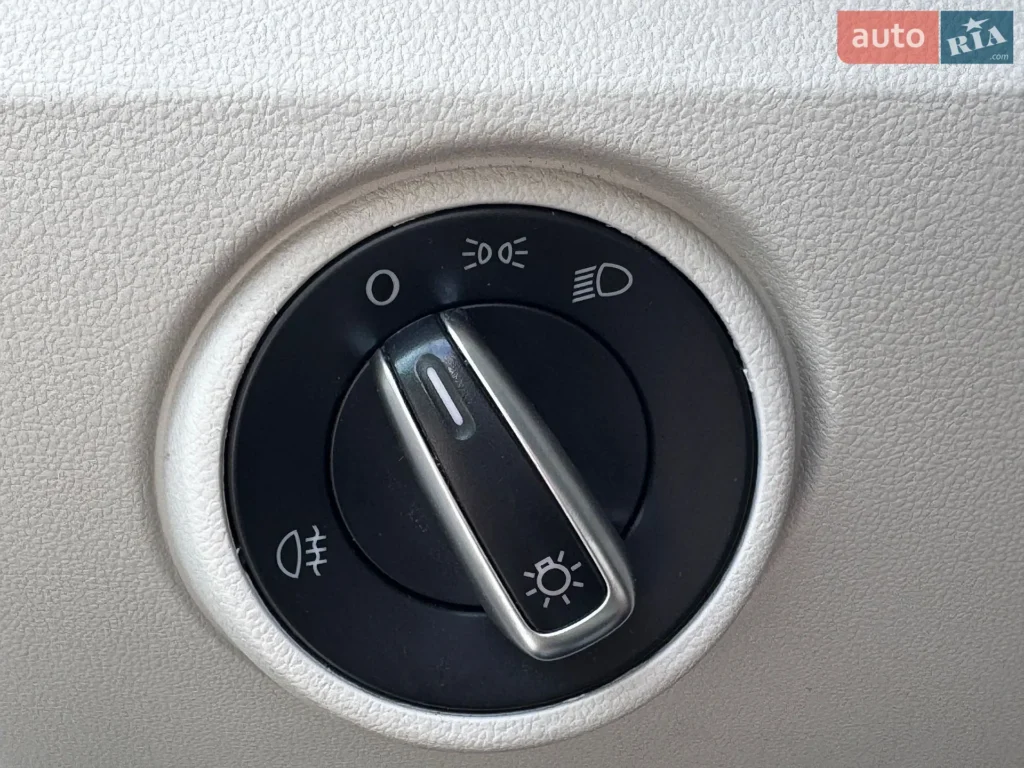 Volkswagen e-Up 2015 — фото 23