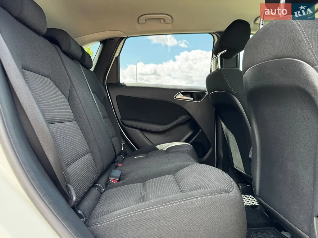 Mercedes-Benz B-Class 2015 — фото 21
