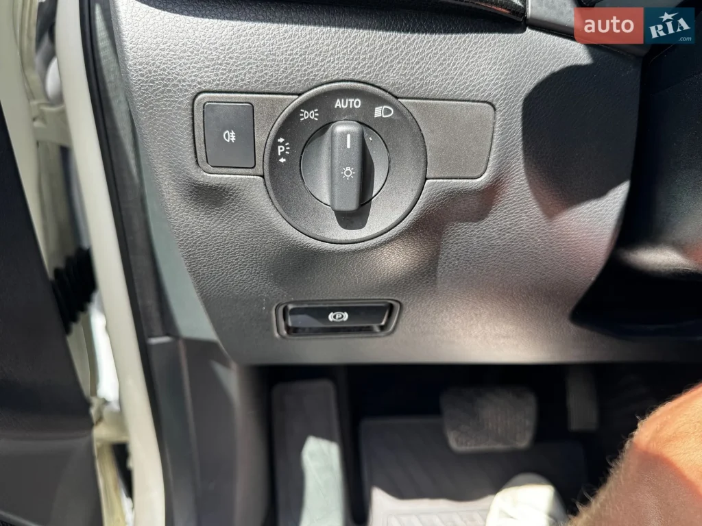 Mercedes-Benz B-Class 2015 — фото 25