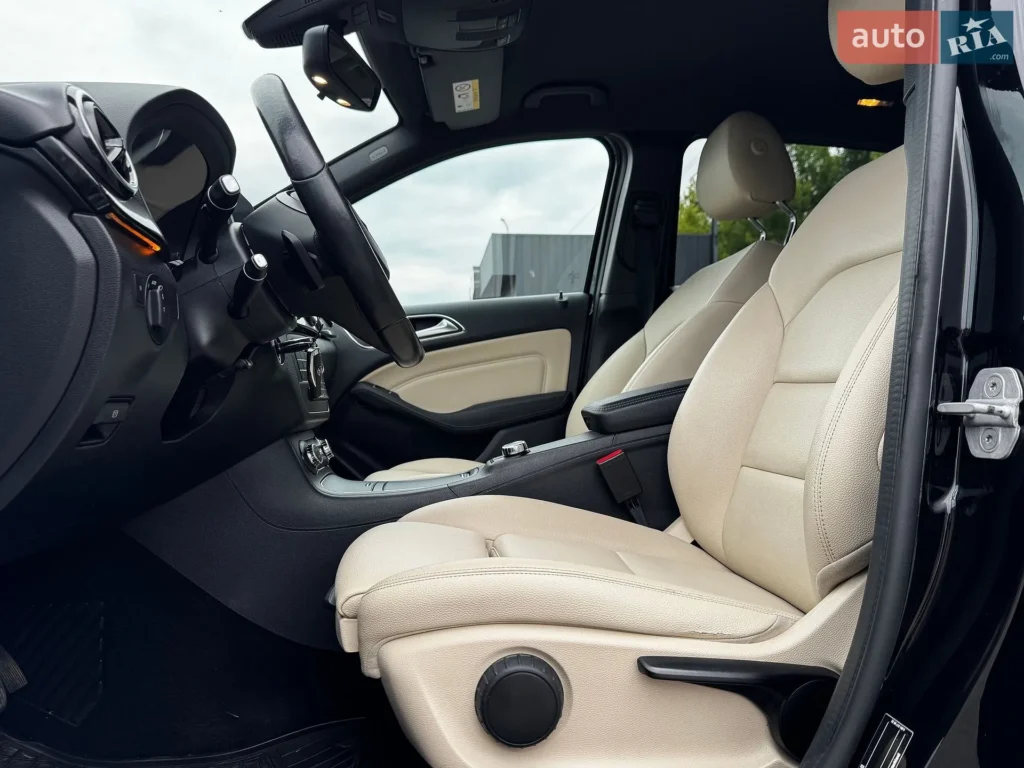 Mercedes-Benz B-Class 2017 — фото 19