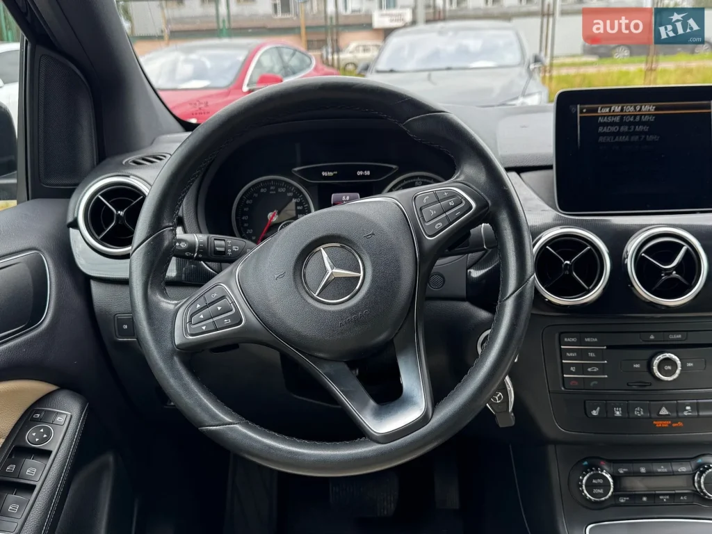 Mercedes-Benz B-Class 2017 — фото 24