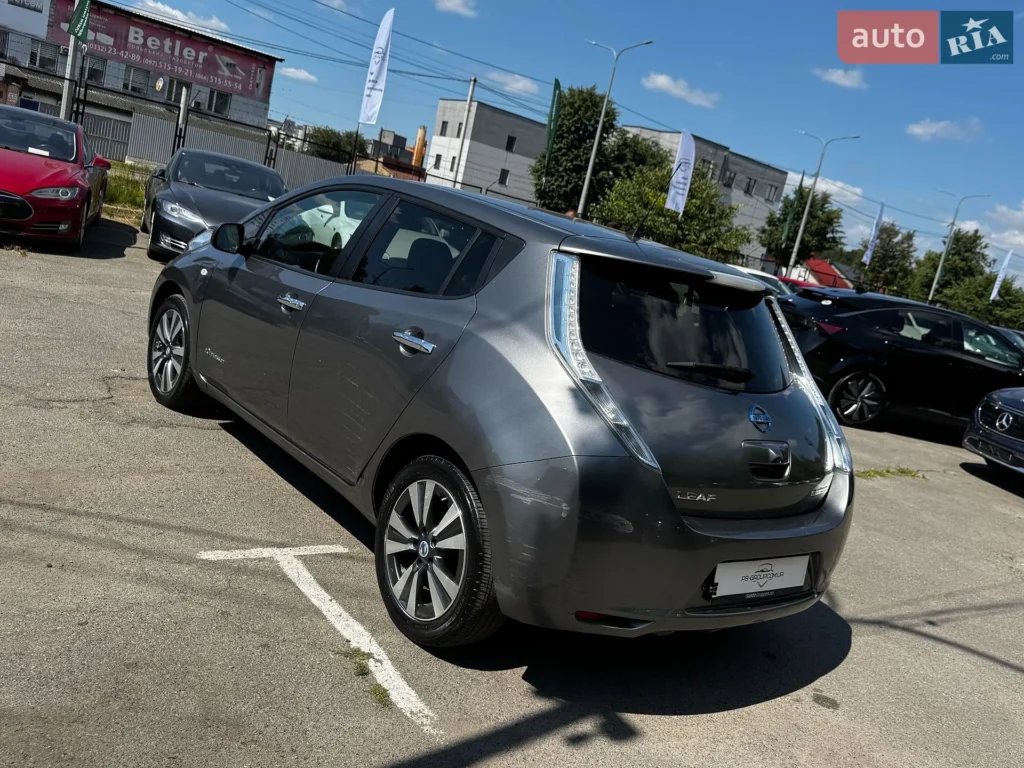 Nissan Leaf 2016 — фото 11