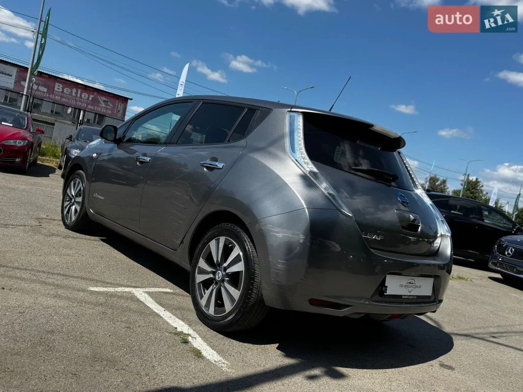 Nissan Leaf 2016 — фото 12