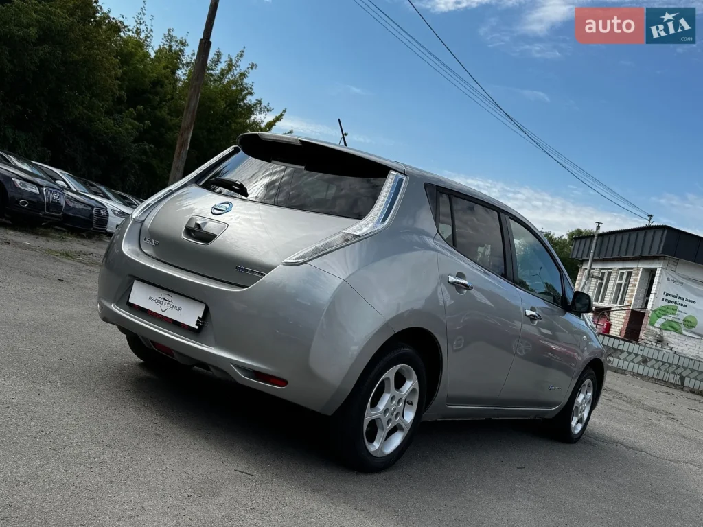 Nissan Leaf 2015 — фото 8