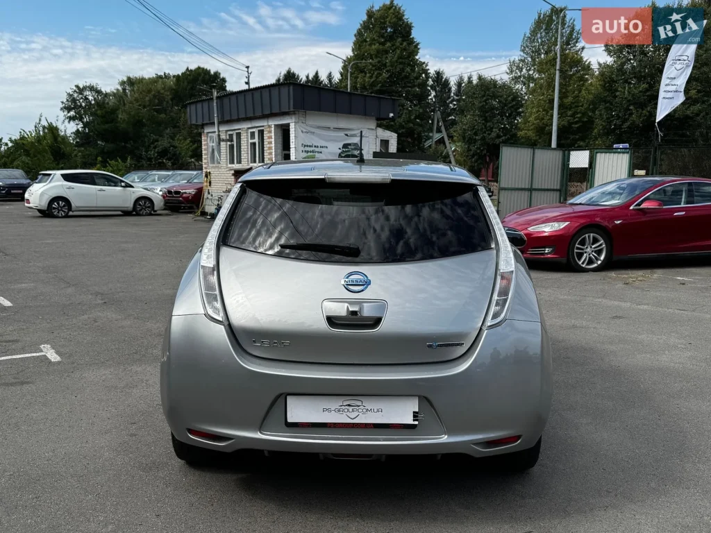 Nissan Leaf 2015 — фото 9