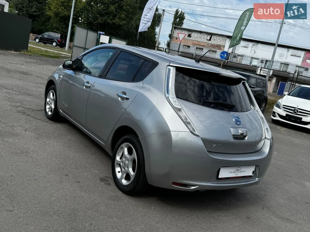 Nissan Leaf 2015 — фото 11