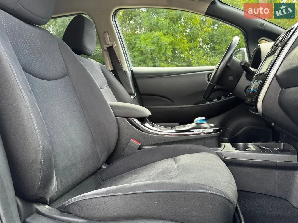Nissan Leaf 2015 — фото 19