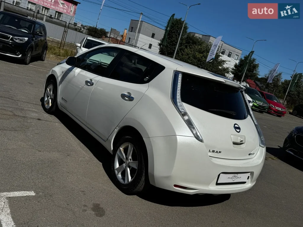 Nissan Leaf 2014 — фото 11