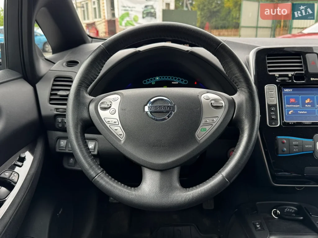 Nissan Leaf 2015 — фото 24