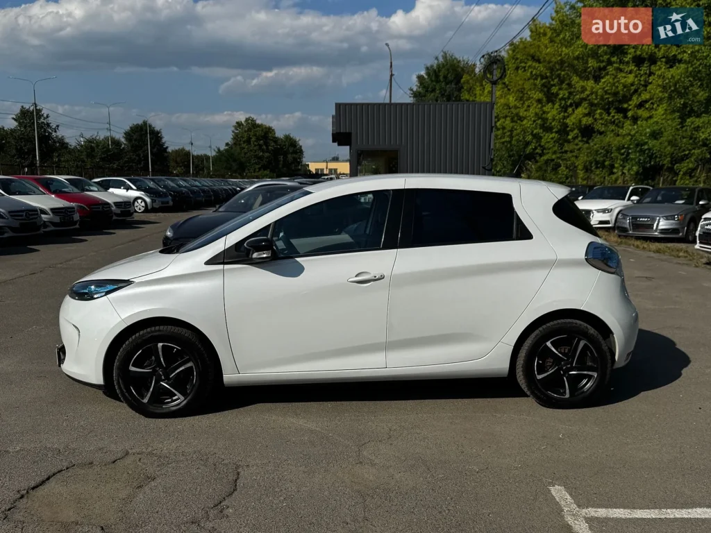 Renault Zoe 2015 — фото 12