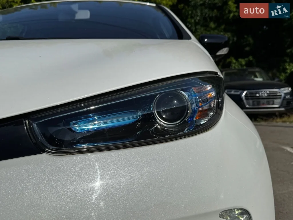 Renault Zoe 2015 — фото 13