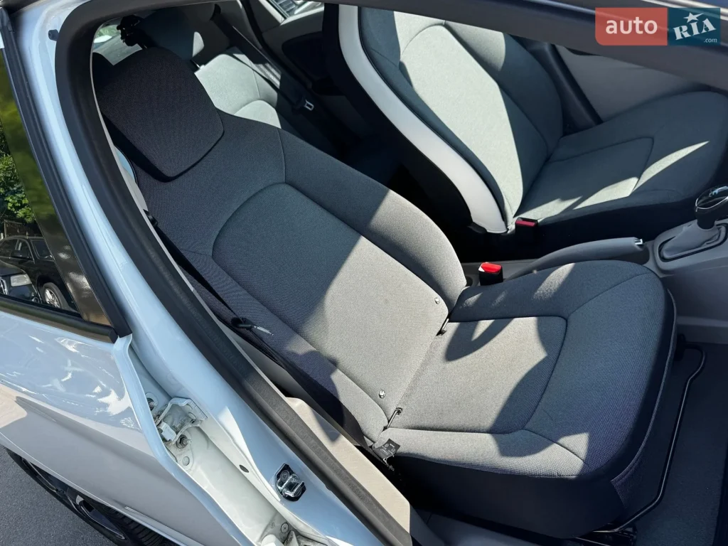 Renault Zoe 2015 — фото 16