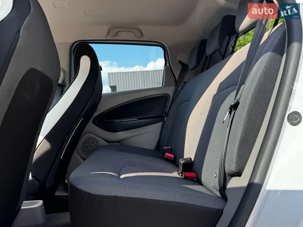 Renault Zoe 2015 — фото 20