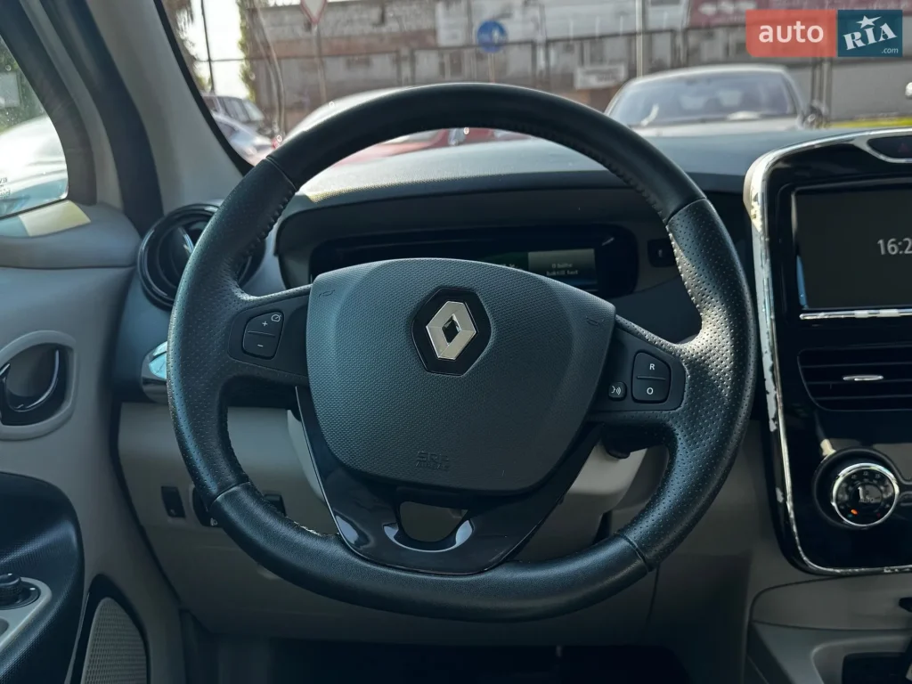 Renault Zoe 2015 — фото 22