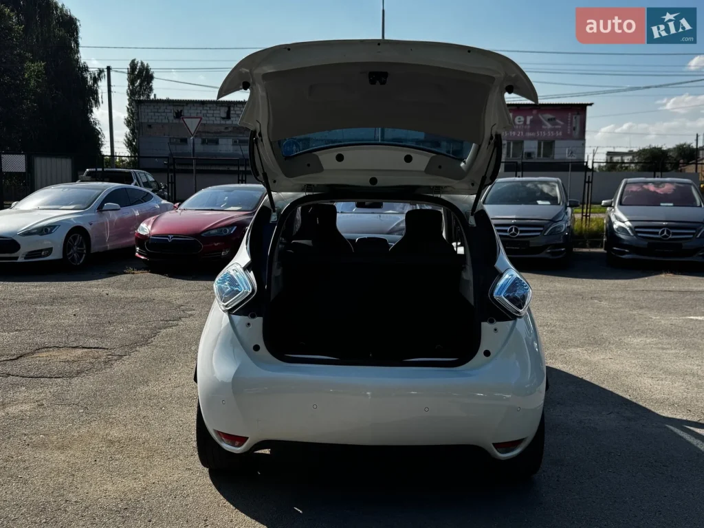 Renault Zoe 2016 — фото 10