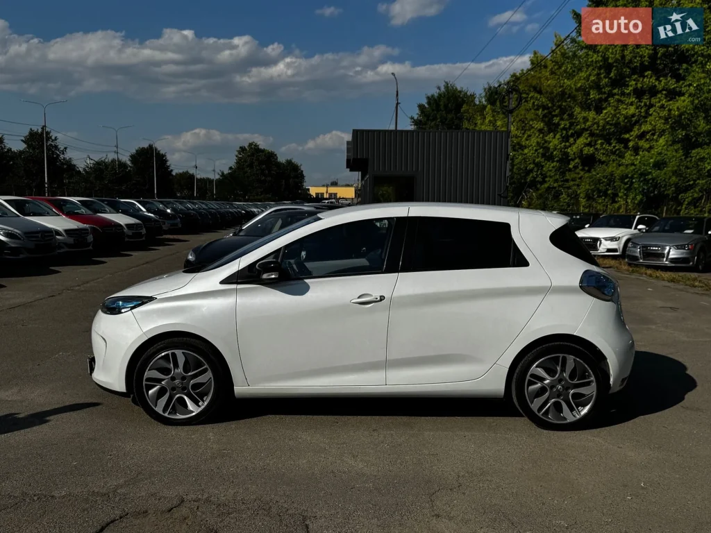 Renault Zoe 2016 — фото 13