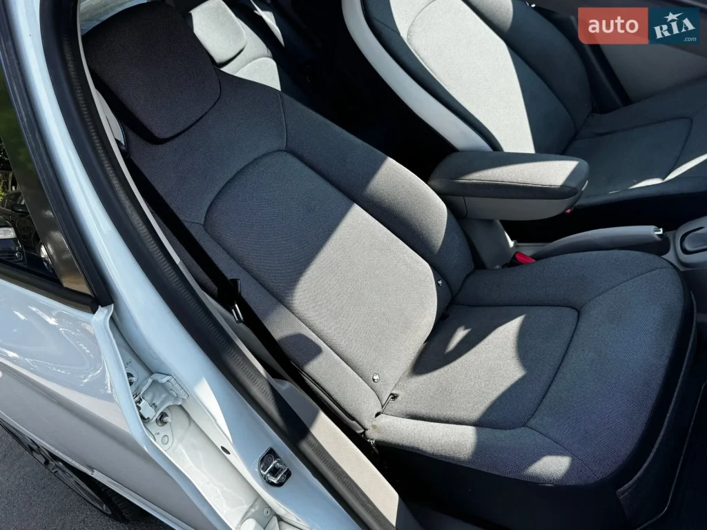 Renault Zoe 2016 — фото 17