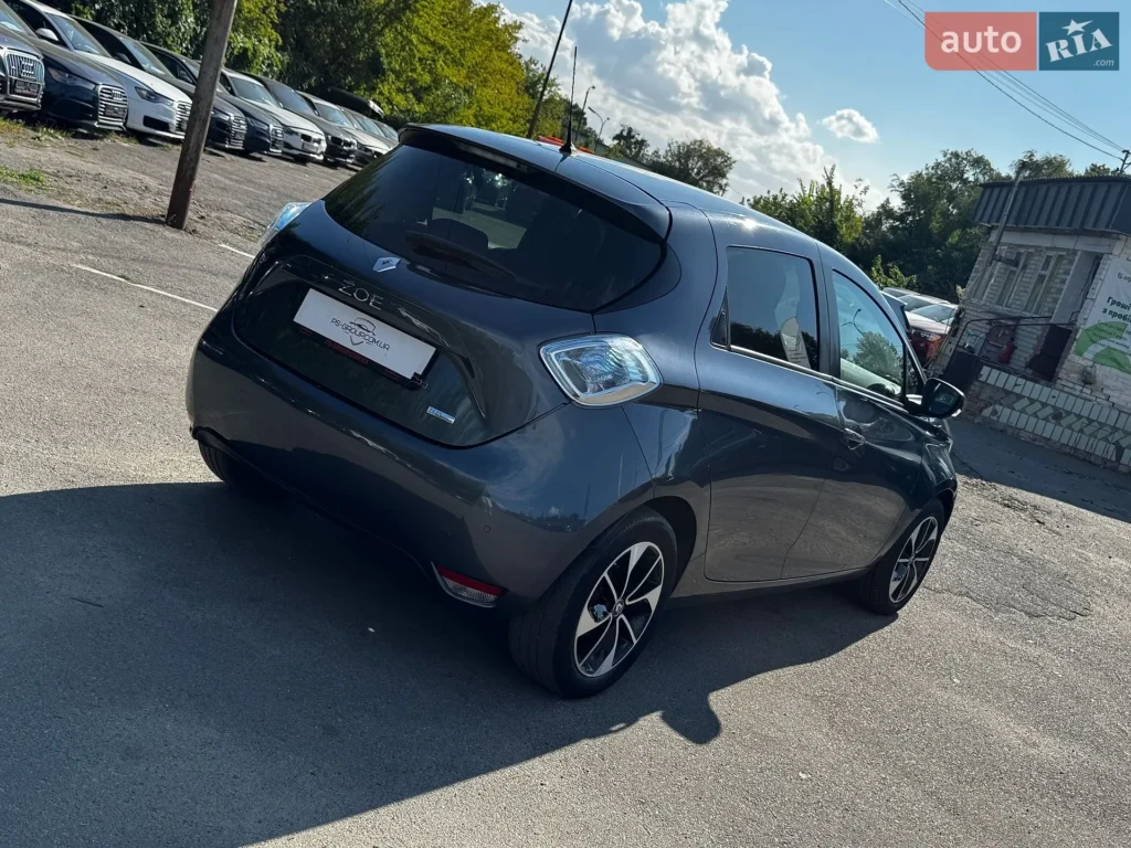 Renault Zoe 2018 — фото 7