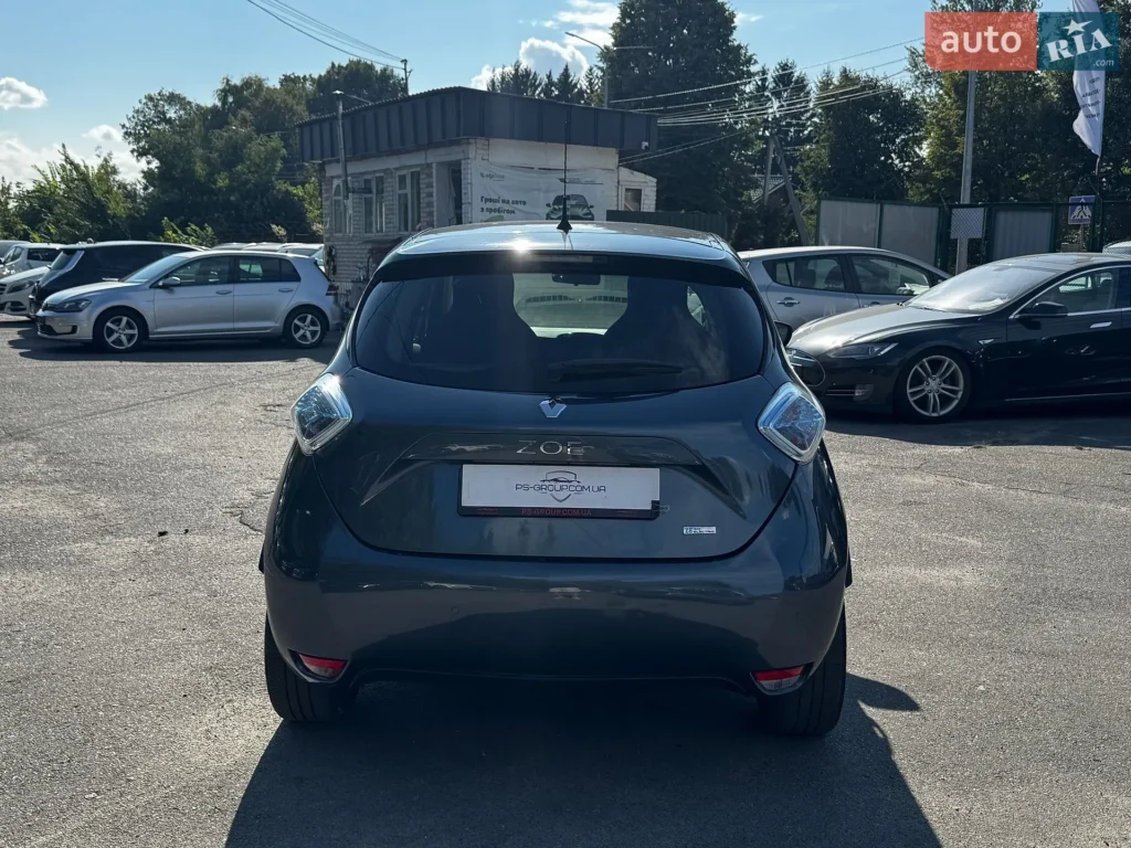 Renault Zoe 2018 — фото 9