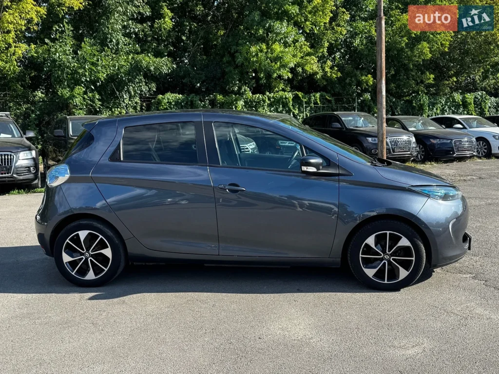 Renault Zoe 2018 — фото 6
