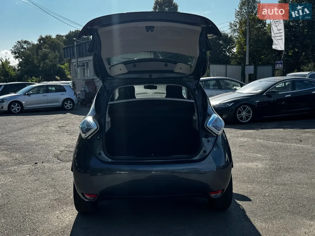 Renault Zoe 2018 — фото 10