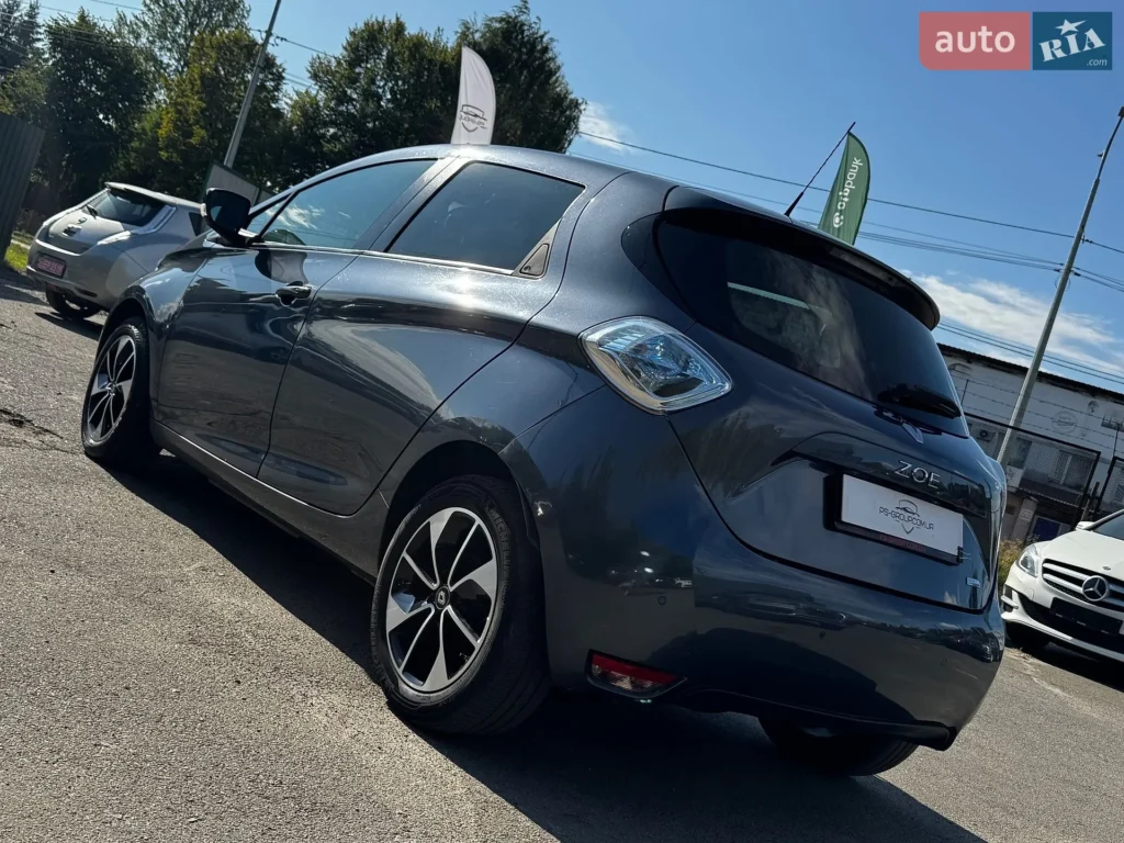 Renault Zoe 2018 — фото 12