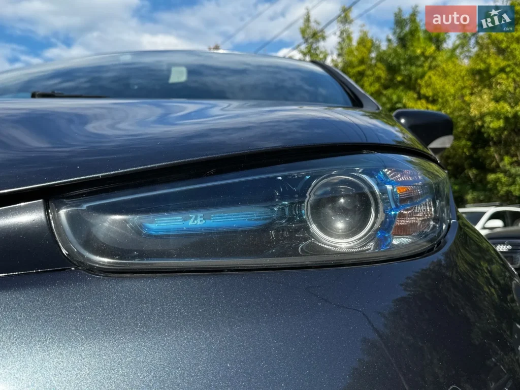 Renault Zoe 2018 — фото 14