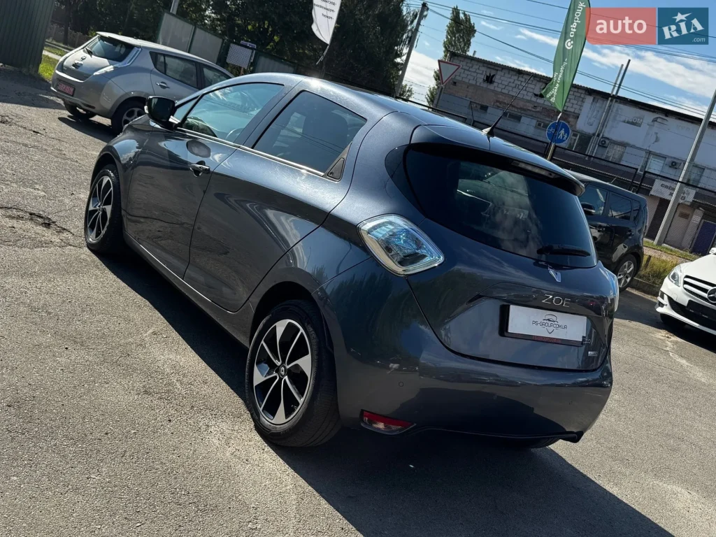 Renault Zoe 2018 — фото 11