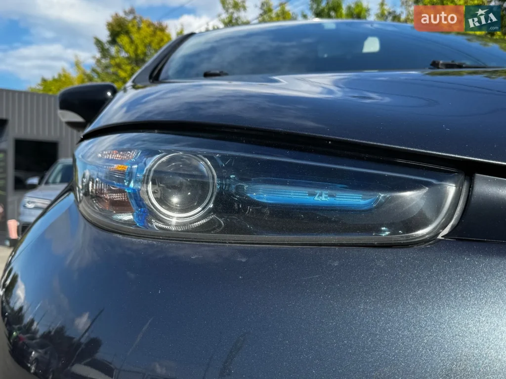 Renault Zoe 2018 — фото 15