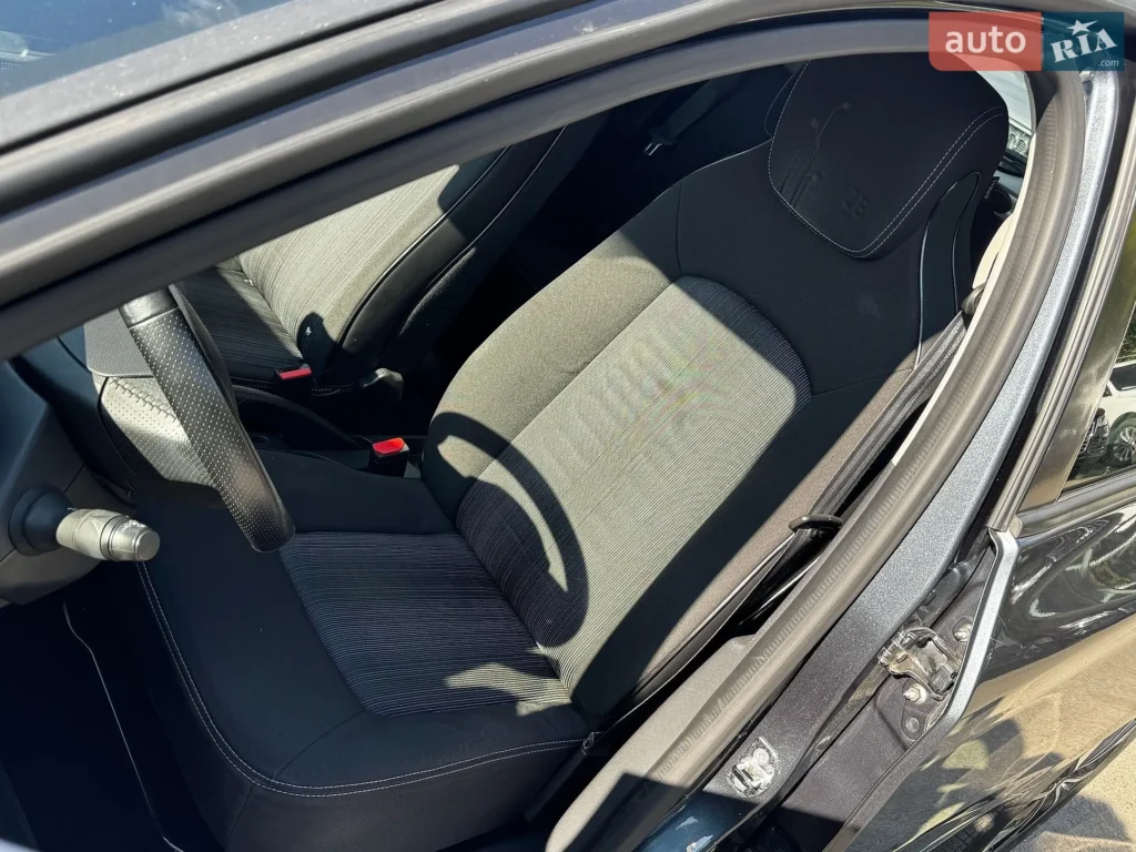 Renault Zoe 2018 — фото 16