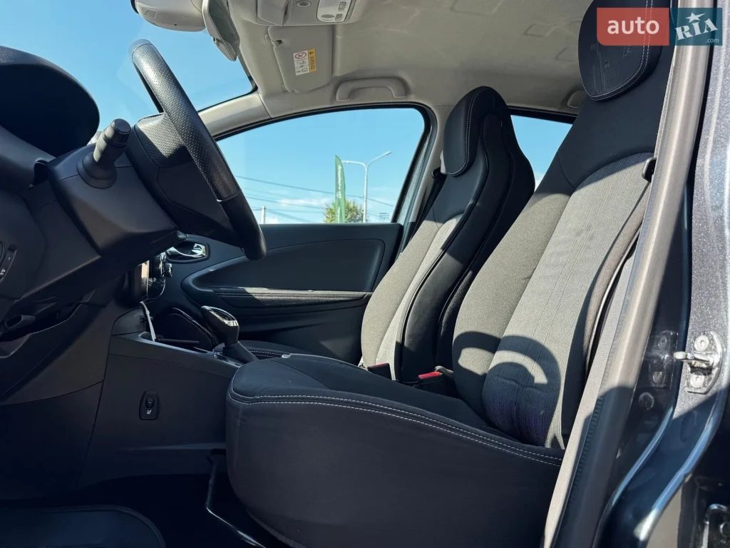 Renault Zoe 2018 — фото 18
