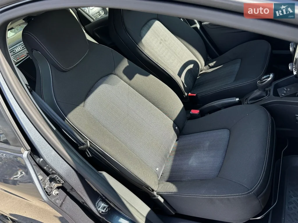 Renault Zoe 2018 — фото 17
