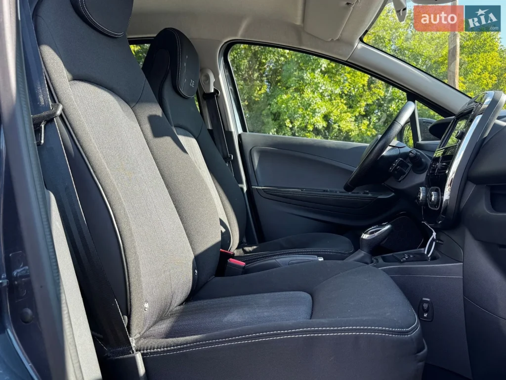 Renault Zoe 2018 — фото 19