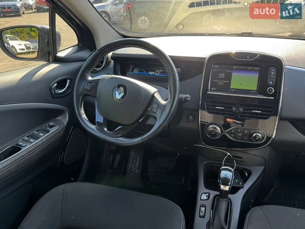 Renault Zoe 2018 — фото 22