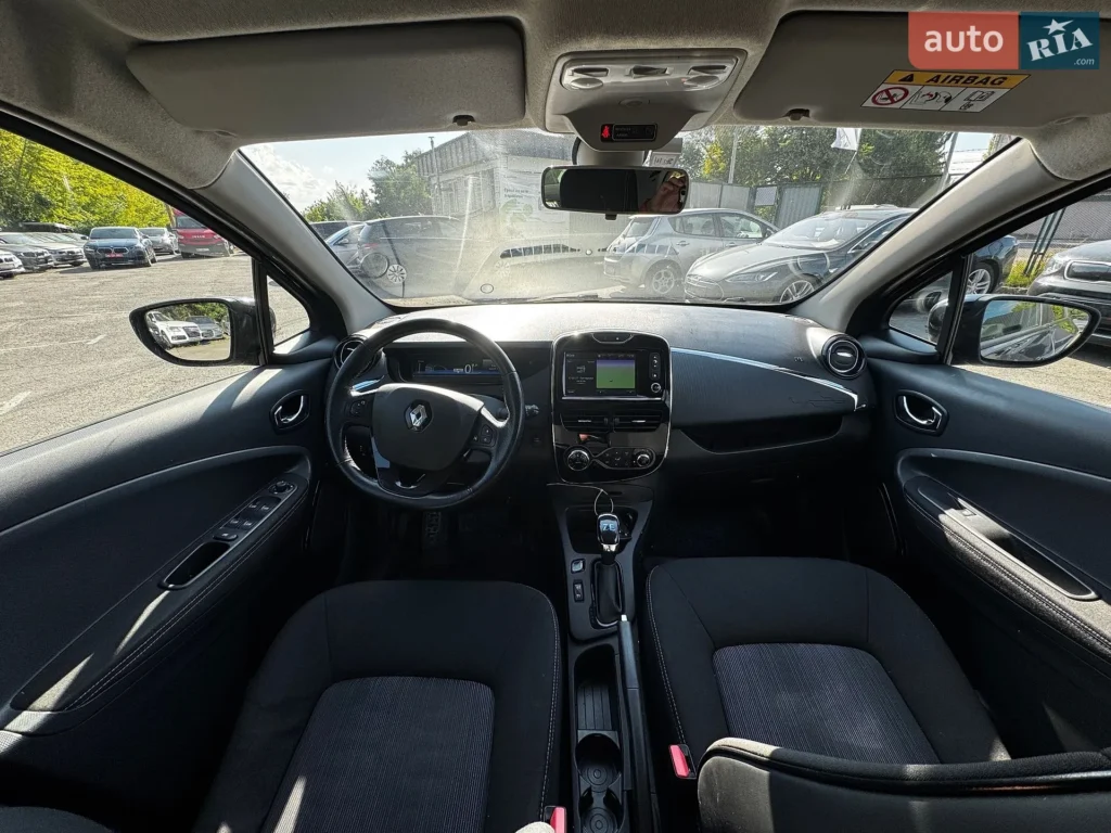 Renault Zoe 2018 — фото 24