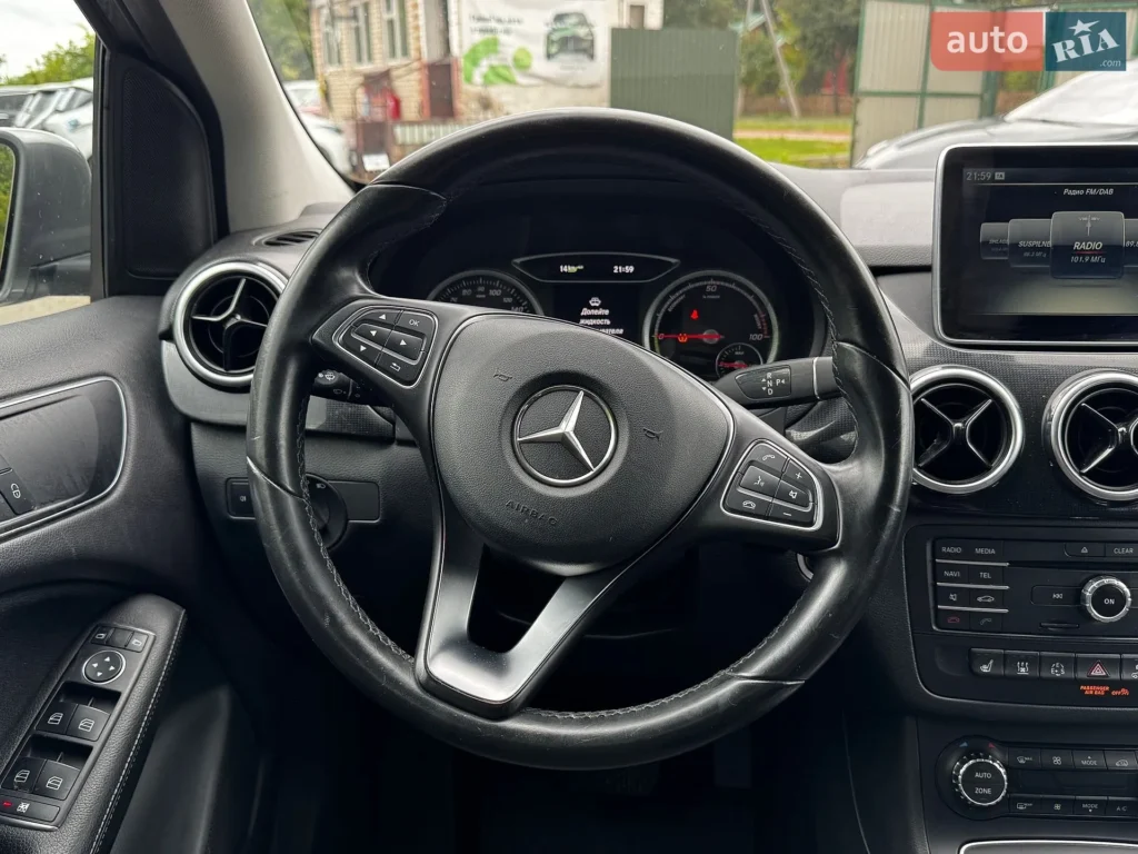 Mercedes-Benz B-Class 2015 — фото 24