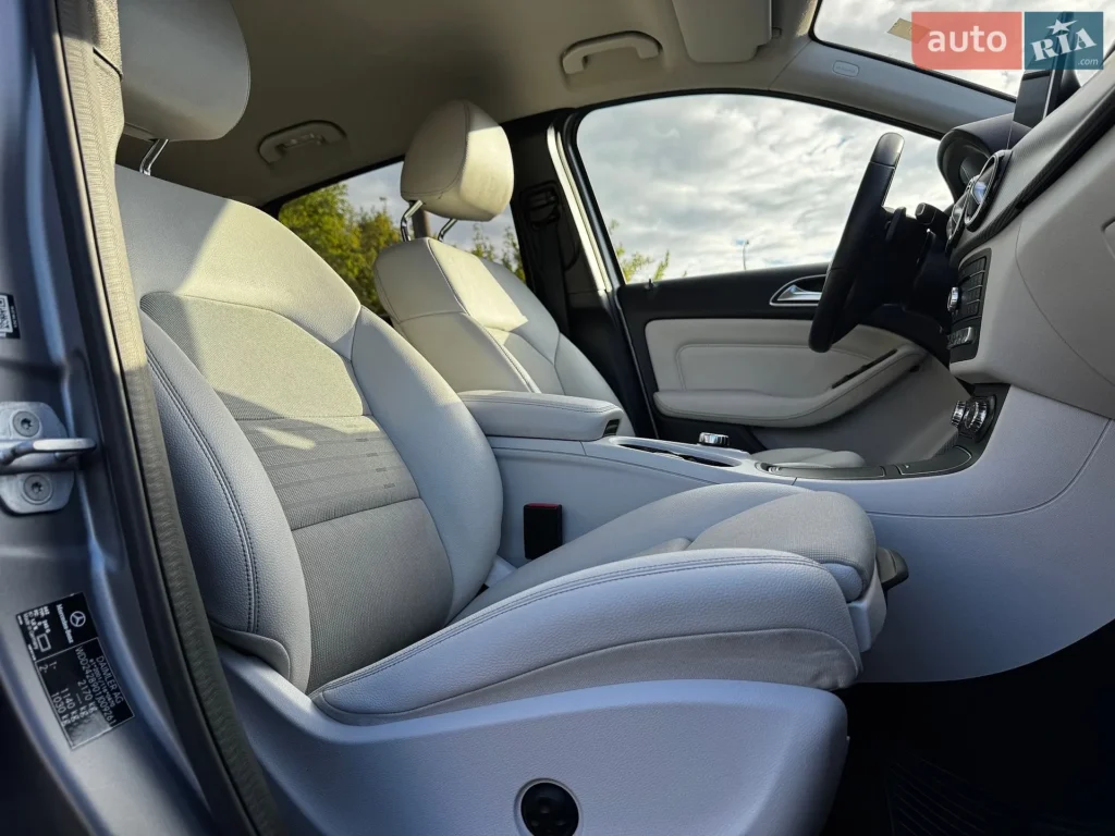Mercedes-Benz B-Class 2016 — фото 21